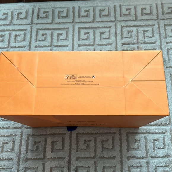 Luis Vuitton bag - Picture 2 of 3